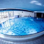 Apartment Laurel White With Jacuzzi Bath And Pool Access
