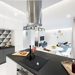 Laurel White With Jacuzzi Bath And Pool Access Apartment *