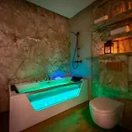 Apartment Laurel White With Jacuzzi Bath And Pool Access *