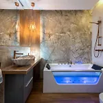 Laurel White With Jacuzzi Bath And Pool Access