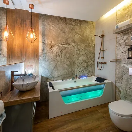 Laurel White With Jacuzzi Bath And Pool Access Krakov