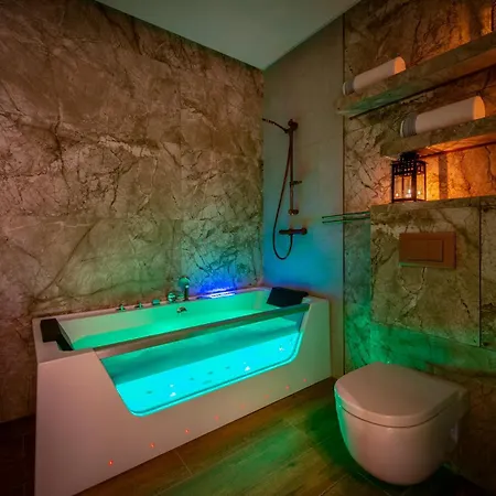 Apartmán Laurel White With Jacuzzi Bath And Pool Access *