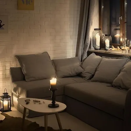 Laurel White Apartment With Jacuzzi Bath And Pool Access *