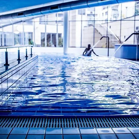 Laurel White Apartment With Jacuzzi Bath And Pool Access Apartament