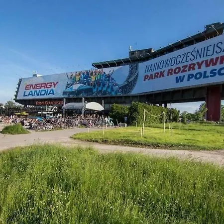 Laurel White Apartment With Jacuzzi Bath And Pool Access Apartmán *