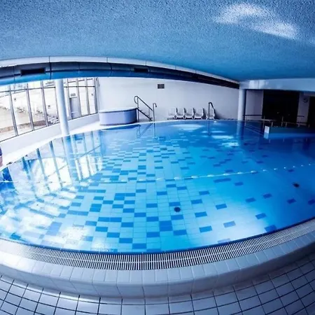 Appartement Laurel White Apartment With Jacuzzi Bath And Pool Access