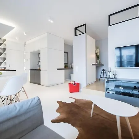 Premium For Old Town & Jewish Quarter - Balcony Pool Onsite Apartment *