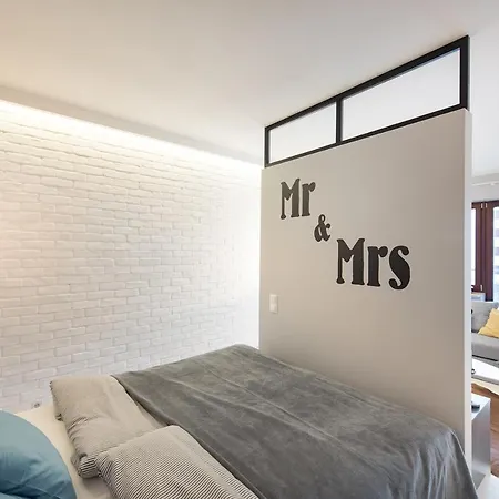 公寓 Laurel White Apartment With Jacuzzi Bath And Pool Access *