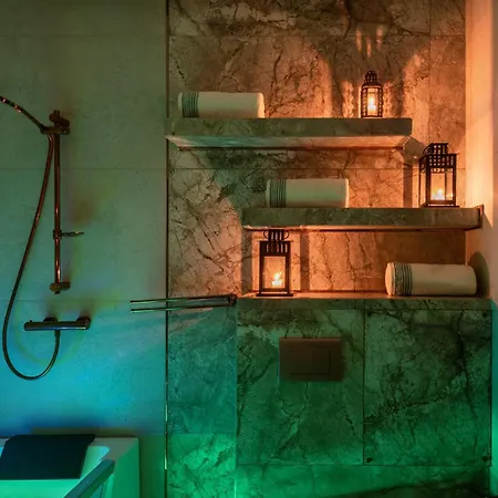 Laurel White Apartment With Jacuzzi Bath And Pool Access Kraków