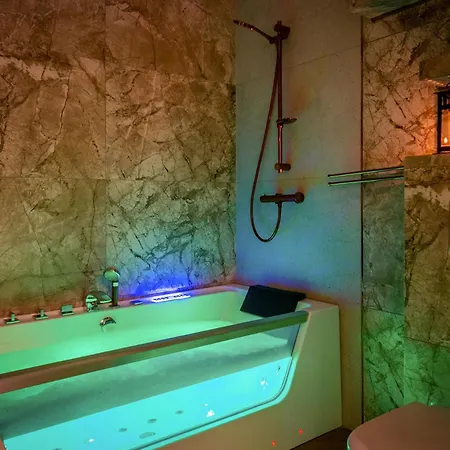 Apartmán Laurel White Apartment With Jacuzzi Bath And Pool Access Krakov