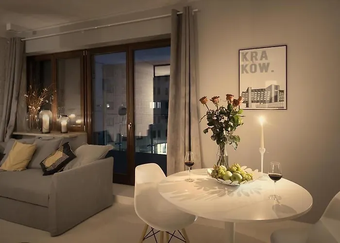 Laurel White With Jacuzzi Bath And Pool Access