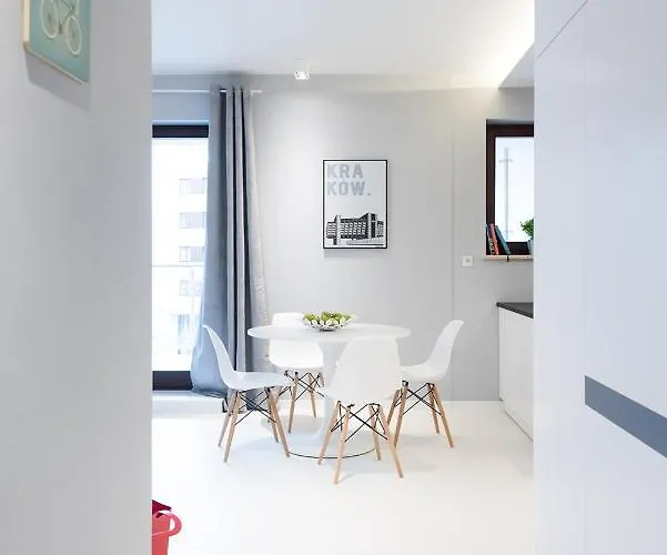 Laurel White With Jacuzzi Bath And Pool Access * كراكوفيا