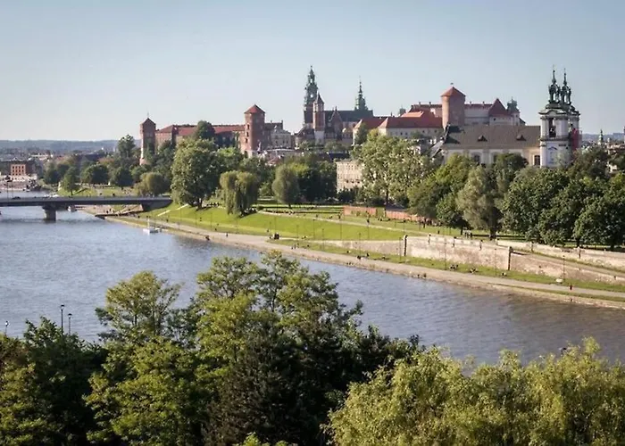 شقة Laurel White With Jacuzzi Bath And Pool Access كراكوفيا