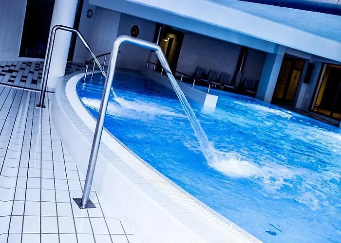 Laurel White With Jacuzzi Bath And Pool Access شقة *