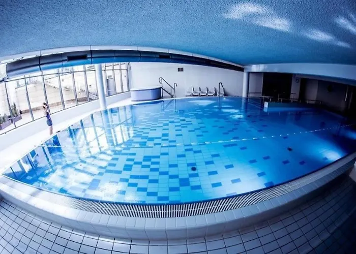 شقة Laurel White With Jacuzzi Bath And Pool Access