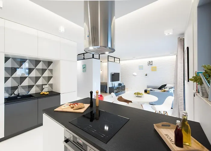 Laurel White With Jacuzzi Bath And Pool Access شقة *