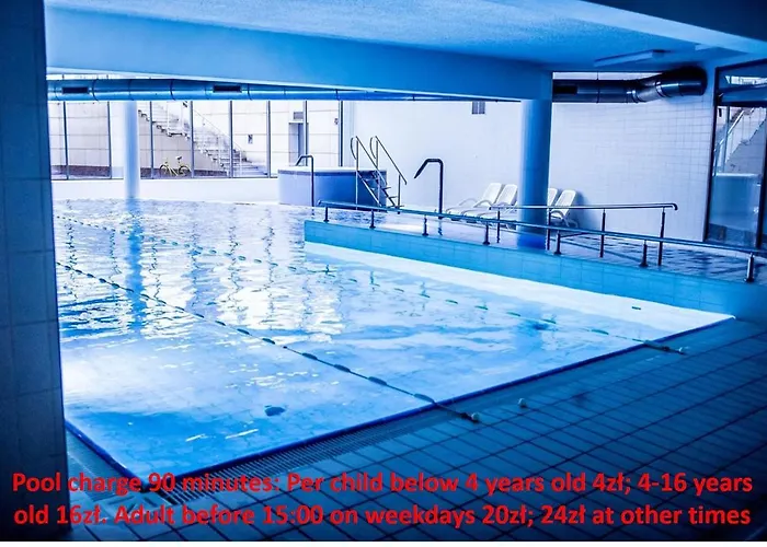 Laurel White With Jacuzzi Bath And Pool Access كراكوفيا