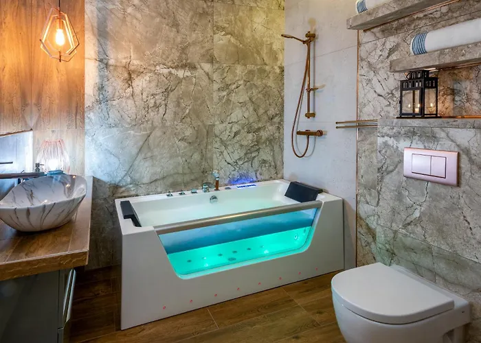 Laurel White With Jacuzzi Bath And Pool Access شقة